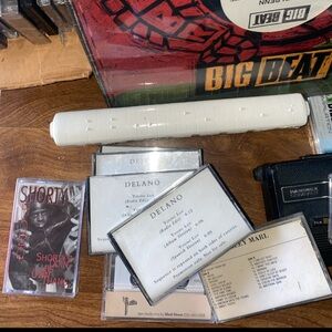 1x Delano young Luv Cassette NEW 
Media: vg+
Case: vg+
Warner Brothers Records